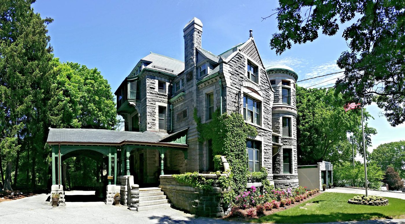 Front elevation in summer, alternative view