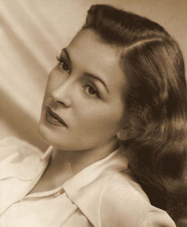 Photograph of Nancy Kelly