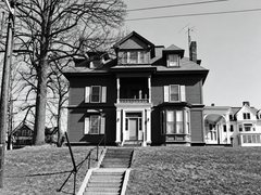 Stephen Mansur House, 172 Nesmith Street