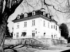 William and Edward Burke House, 216 Nesmith Street