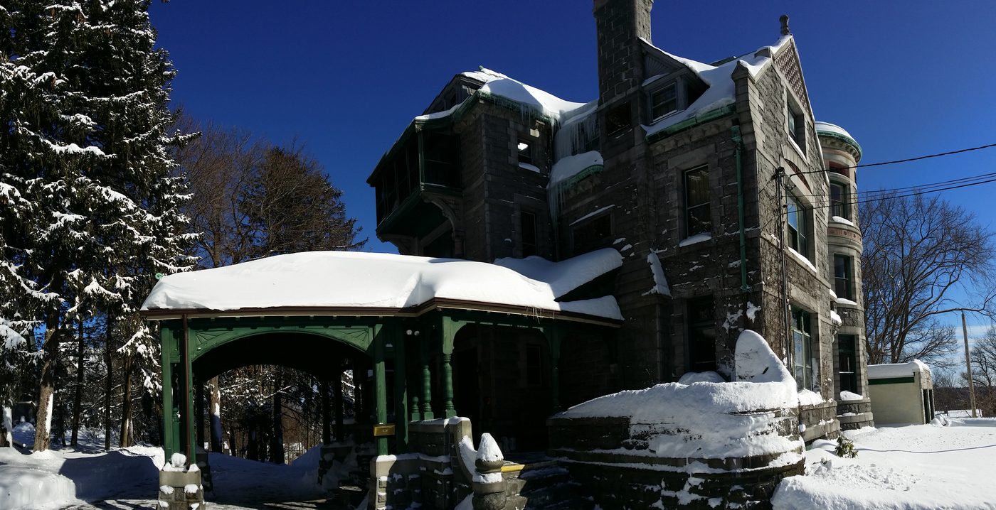 The porte-cochère in snow